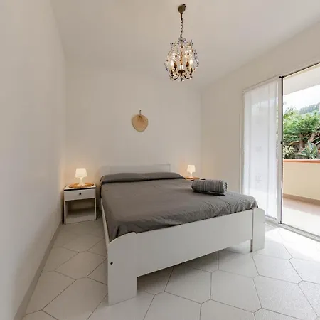 H11 Gli Ulivi Piscina - Liguria *
