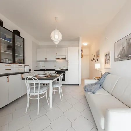 H11 Gli Ulivi Piscina - Liguria Apartment *
